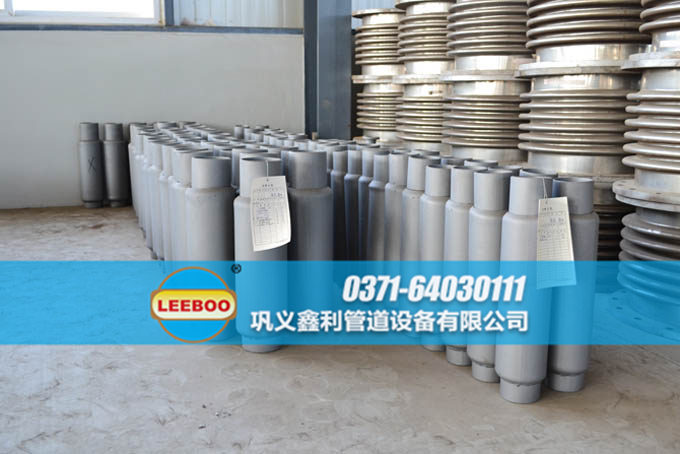 鑫利<a href=http://www.hwggzp.com target=_blank class=infotextkey>補(bǔ)償器</a>車間一角